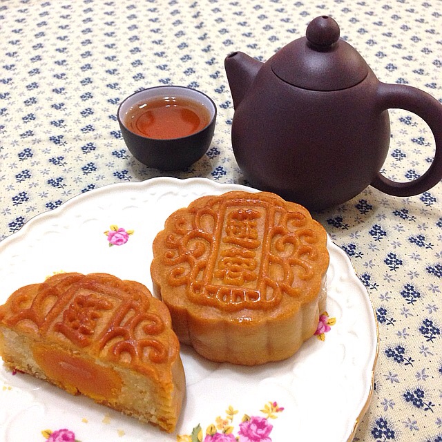 广式月饼—蛋黄莲蓉月饼