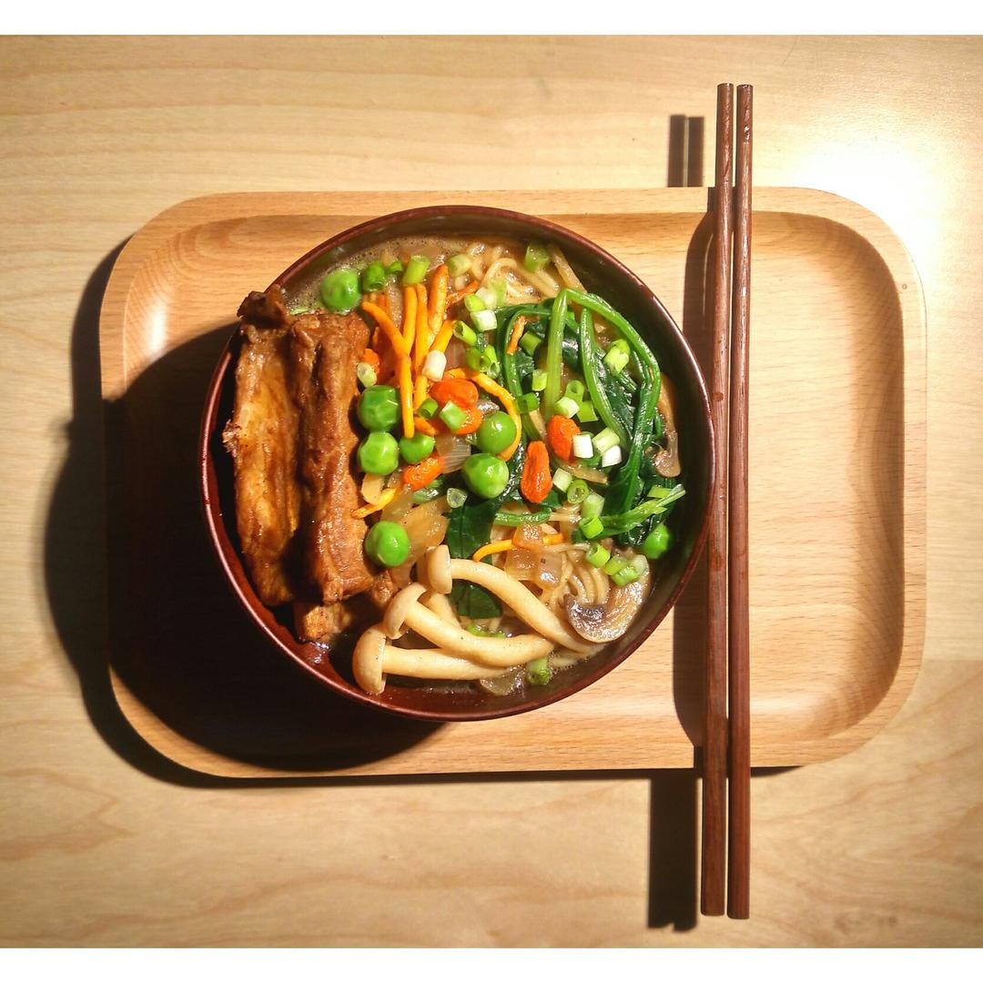 红烧麻油排骨面