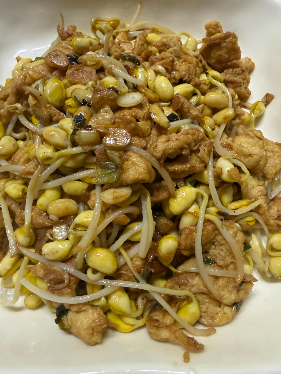 黄豆芽炒鸡蛋（豆芽自己发的）