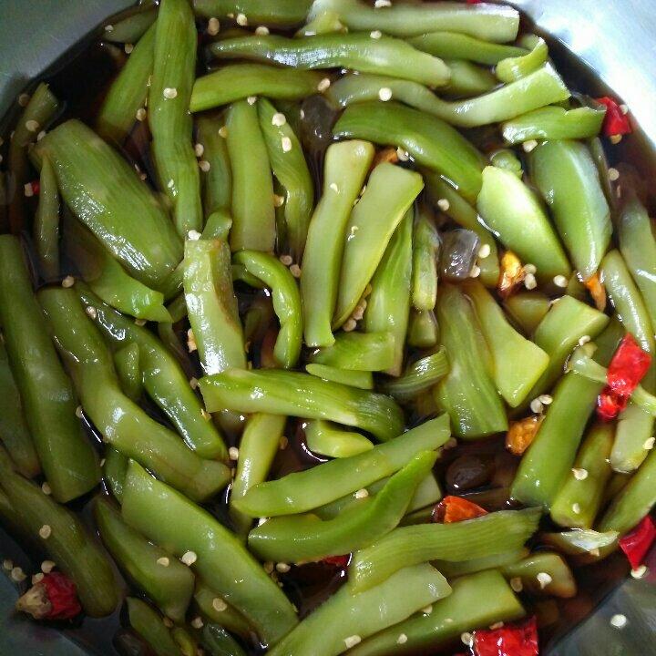 蓉梅烟酒1做的小米辣腌莴笋(青笋)