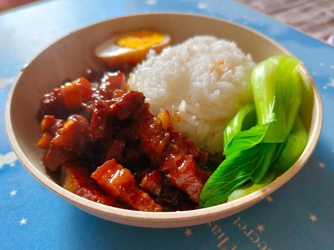 经典卤肉饭：肉汁浓郁！