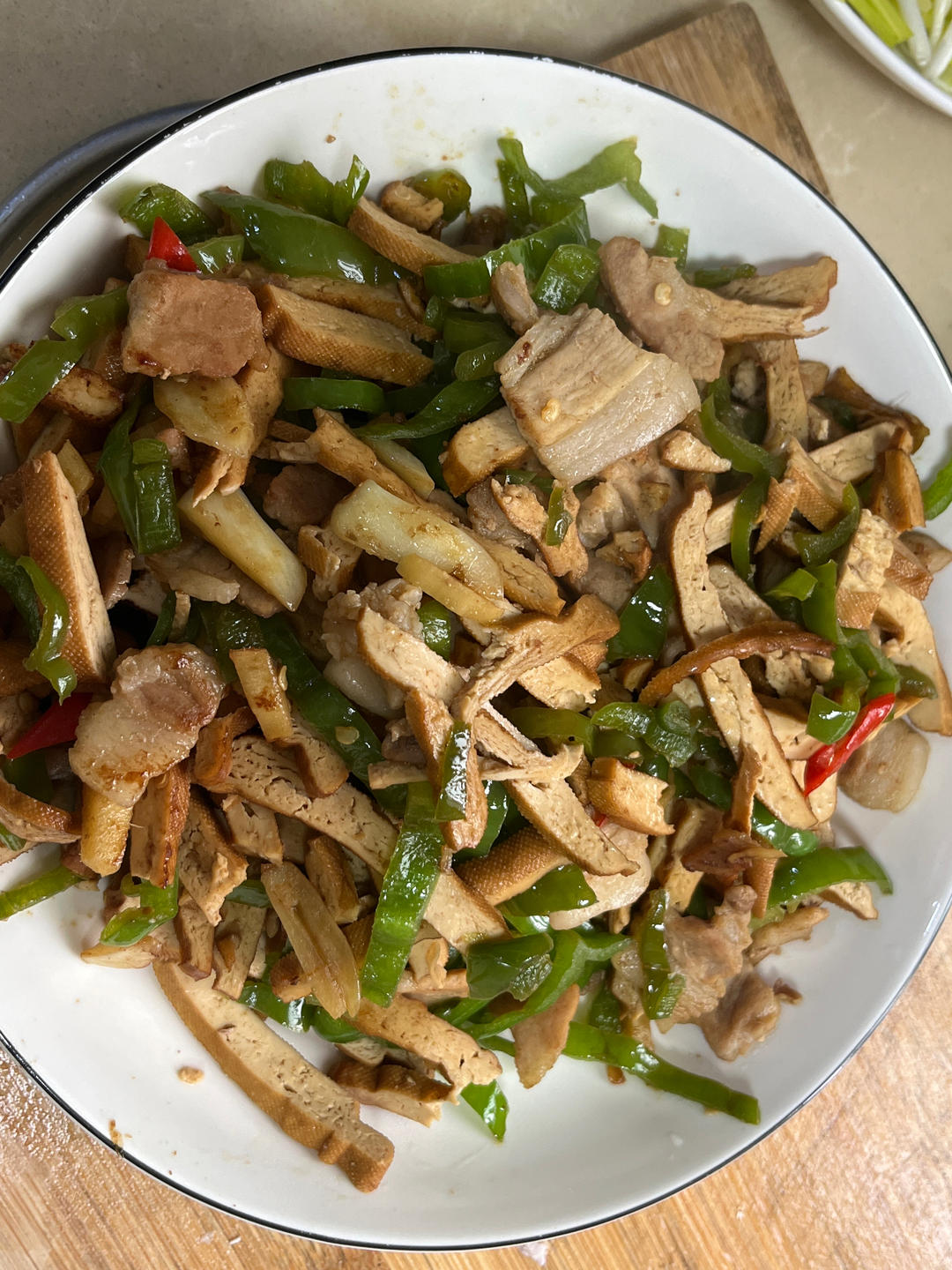 青椒五花肉炒香干
