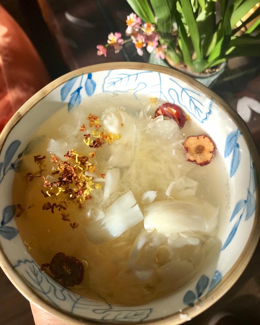 莲子银耳百合羹