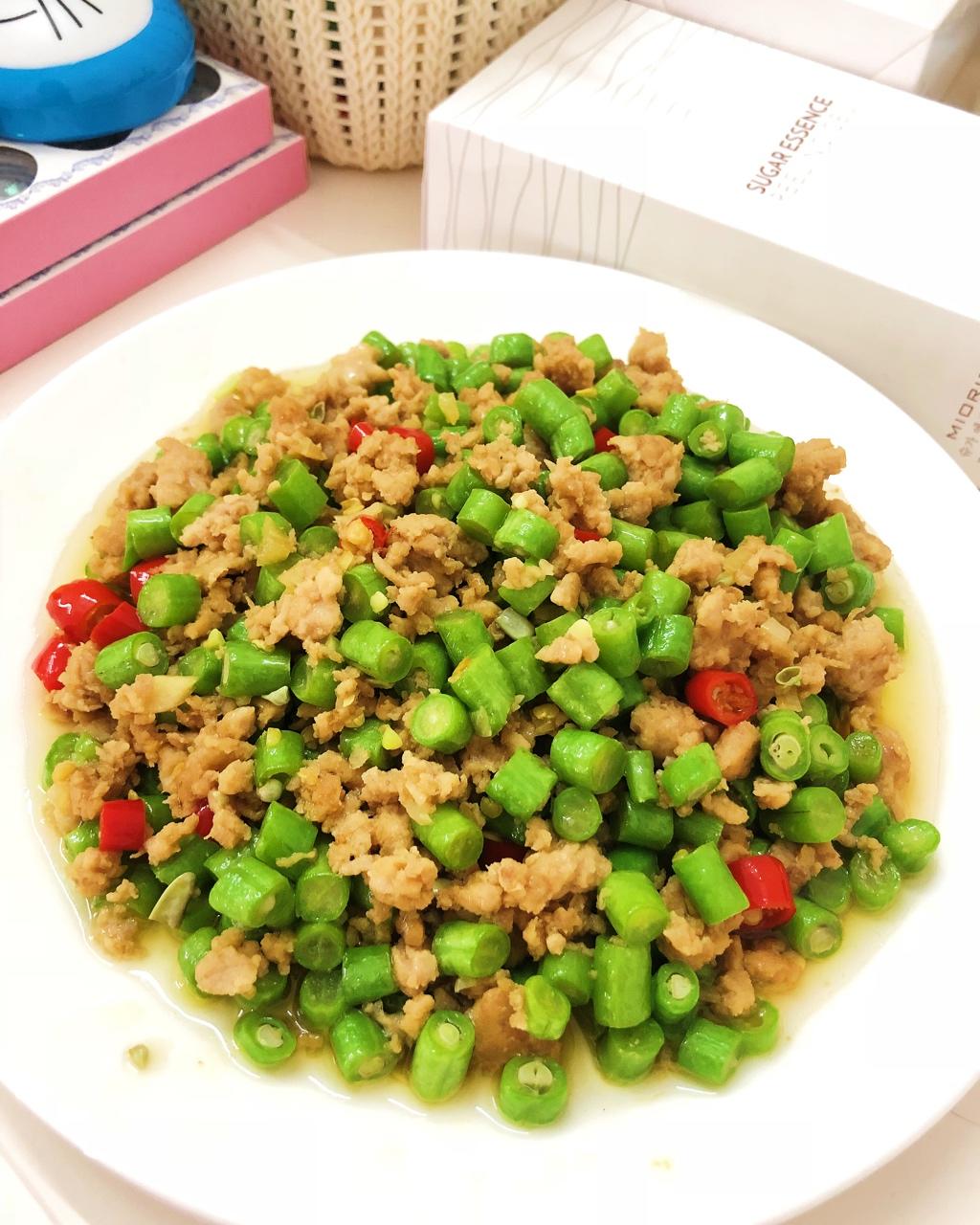 吴纯玲做的肉沫豆角下饭菜