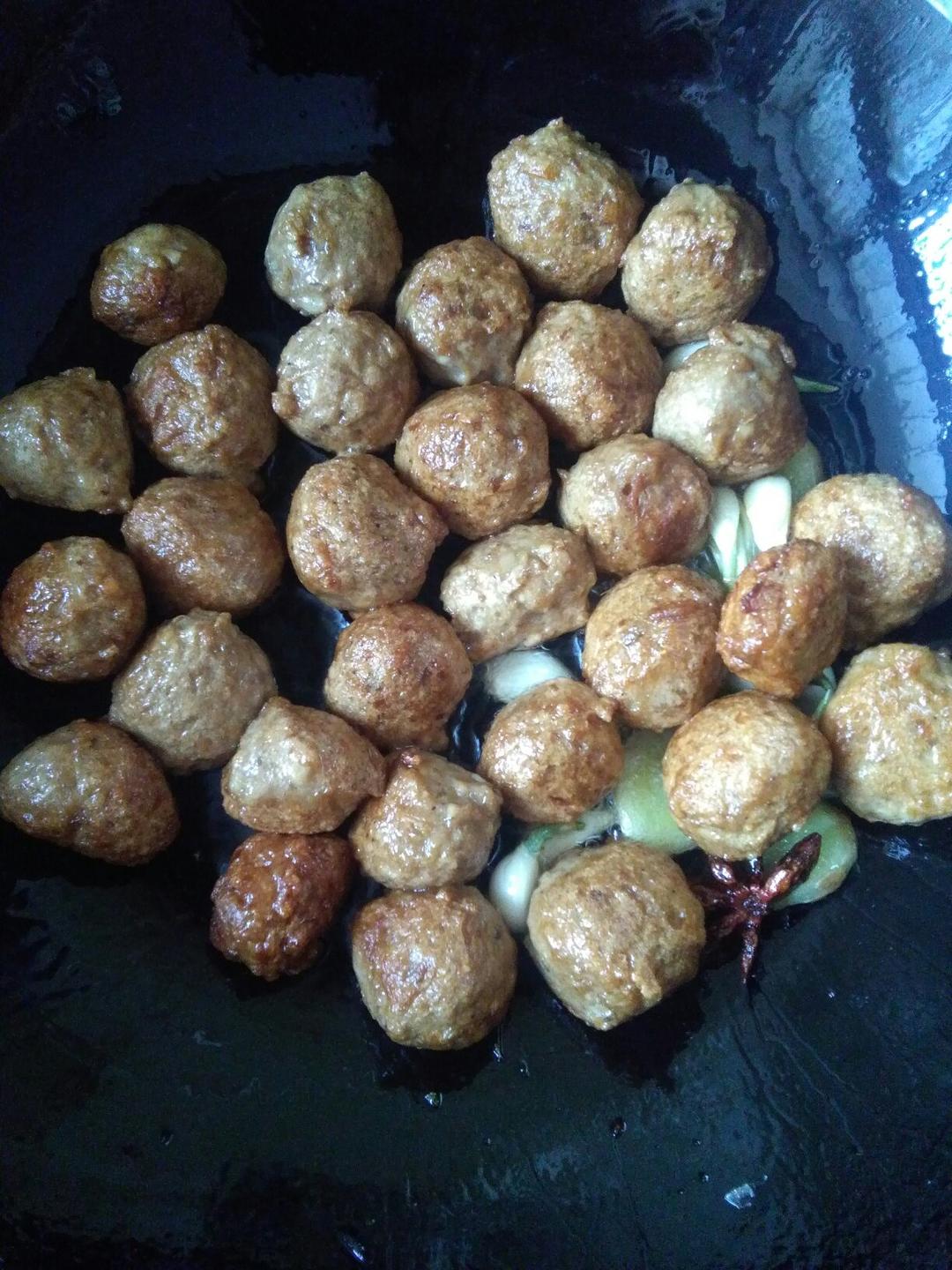 炸猪肉香菜丸子