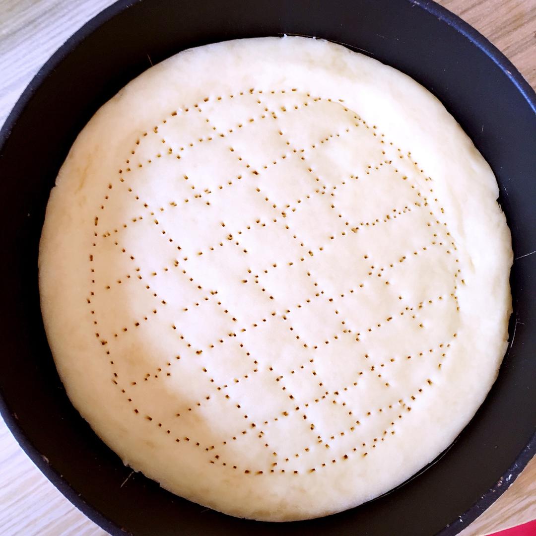 微醺夜蓝做的简单的披萨皮