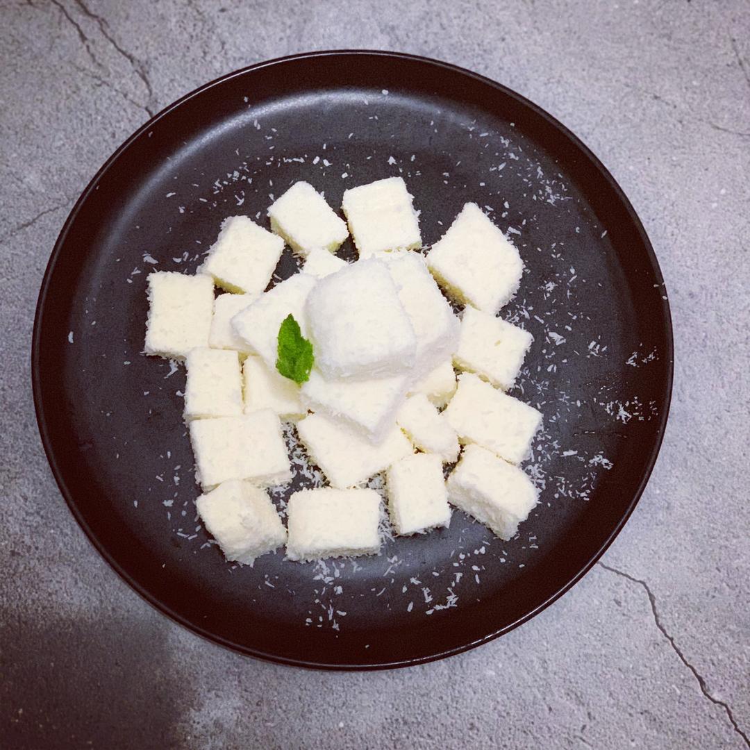 牛奶椰蓉小方