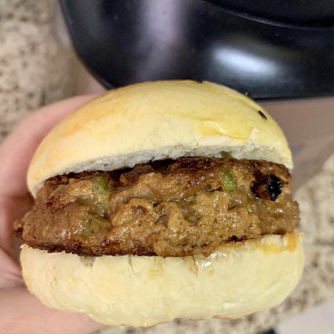 洋葱牛肉汉堡 Beef Hamburger with Fried Onions
