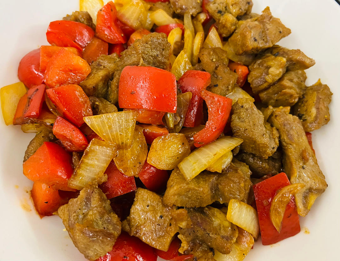 牛肉粒炒洋葱菜椒