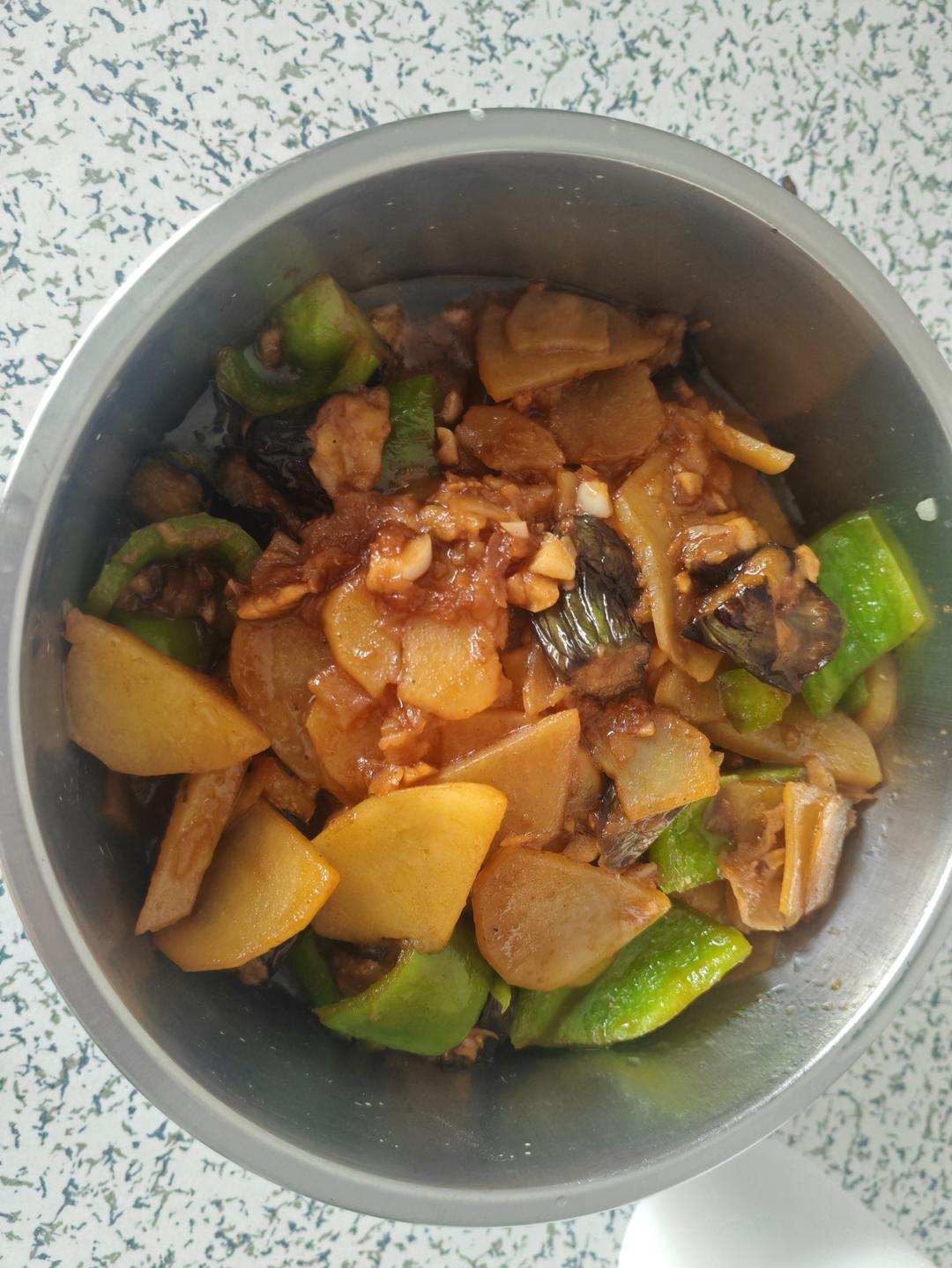 地三鲜（茄子，土豆，青椒）