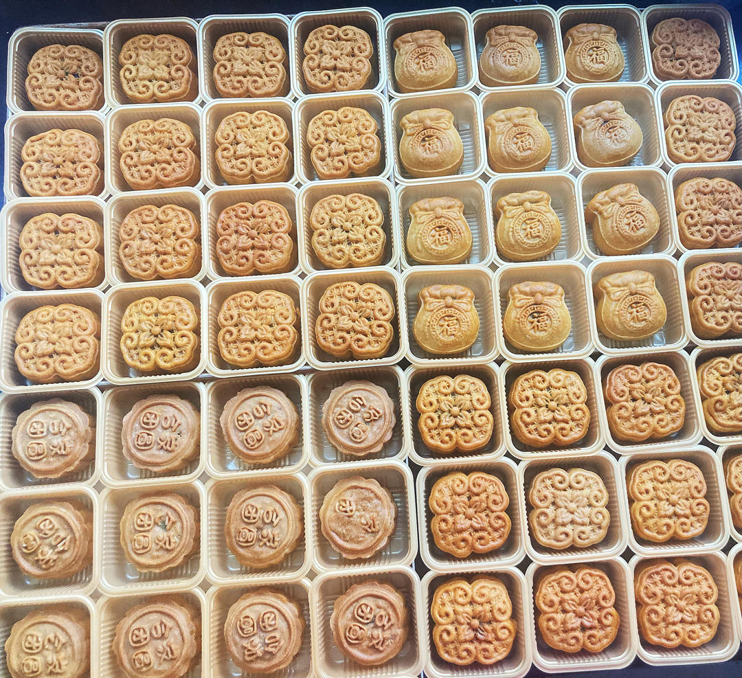 广式月饼—蛋黄莲蓉月饼