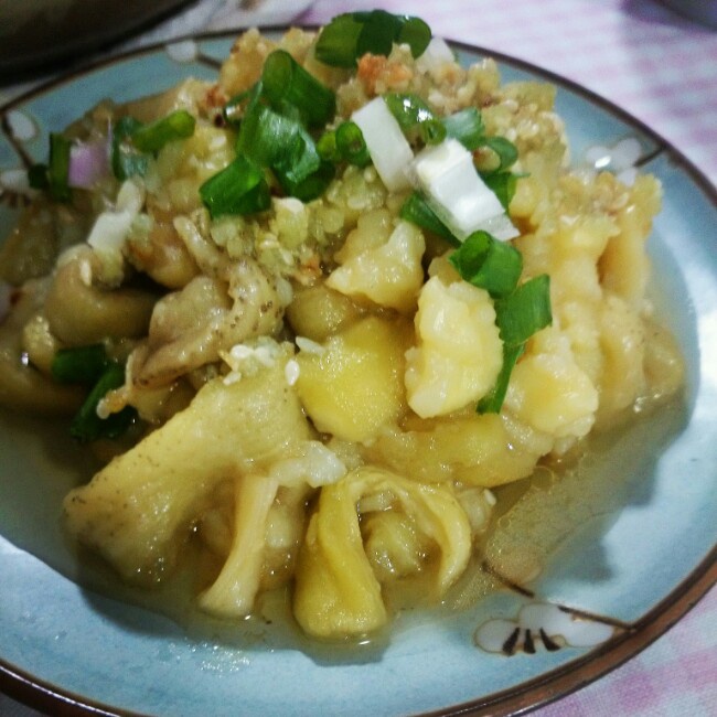 凉拌茄子（微波炉版）。