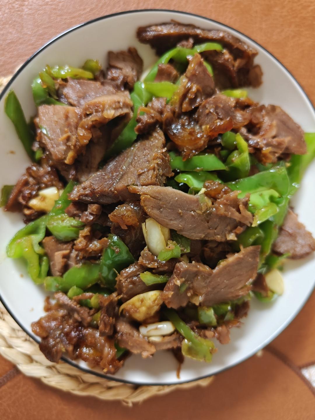 青椒小炒卤牛肉