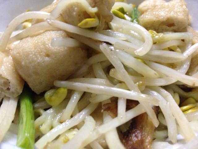 黄豆芽炒油豆腐
