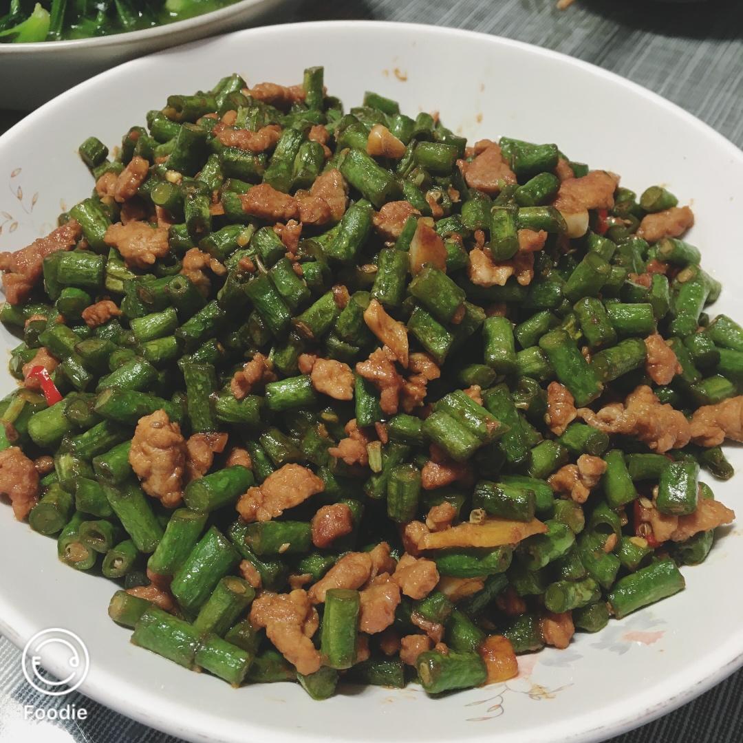 儿子能吃满满一碗饭的肉末豆角
