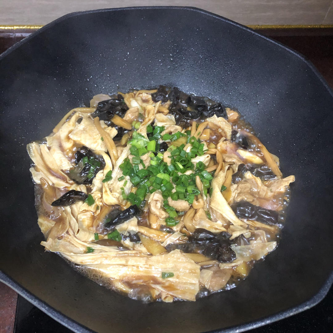 肉片黄花菜腐竹煲