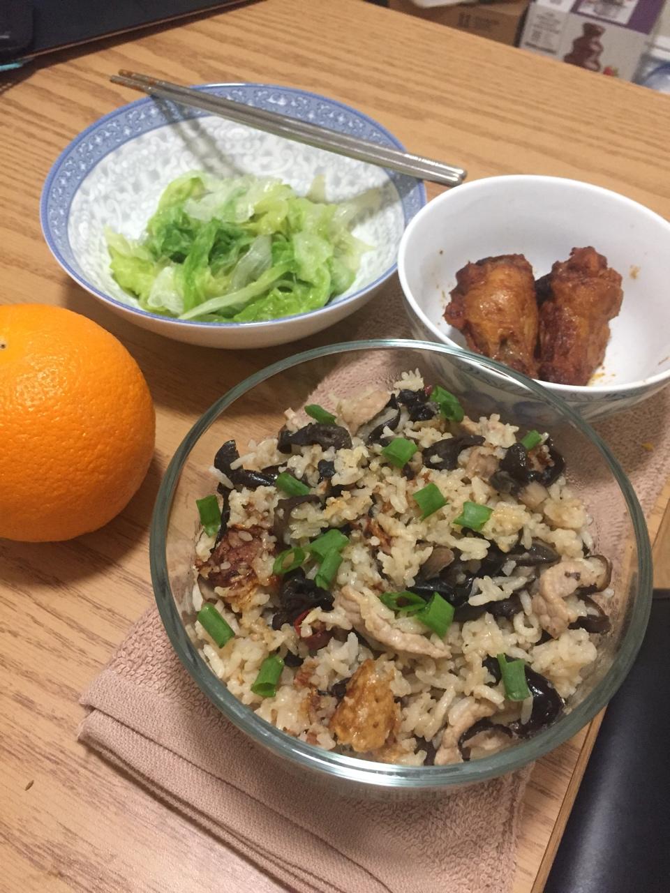 酱油肉香菇焖饭