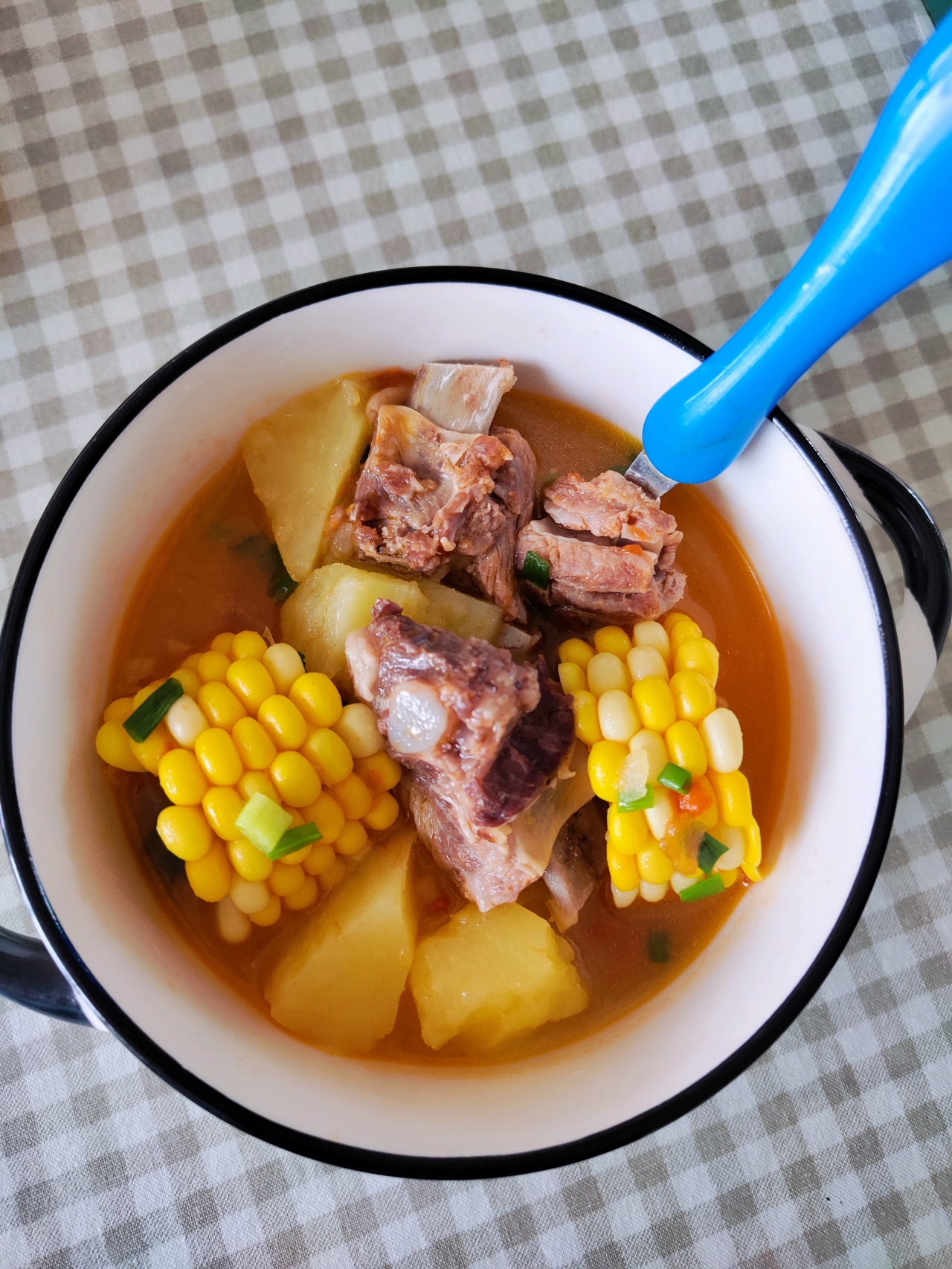 夏季最好喝的开胃汤～番茄玉米排骨汤