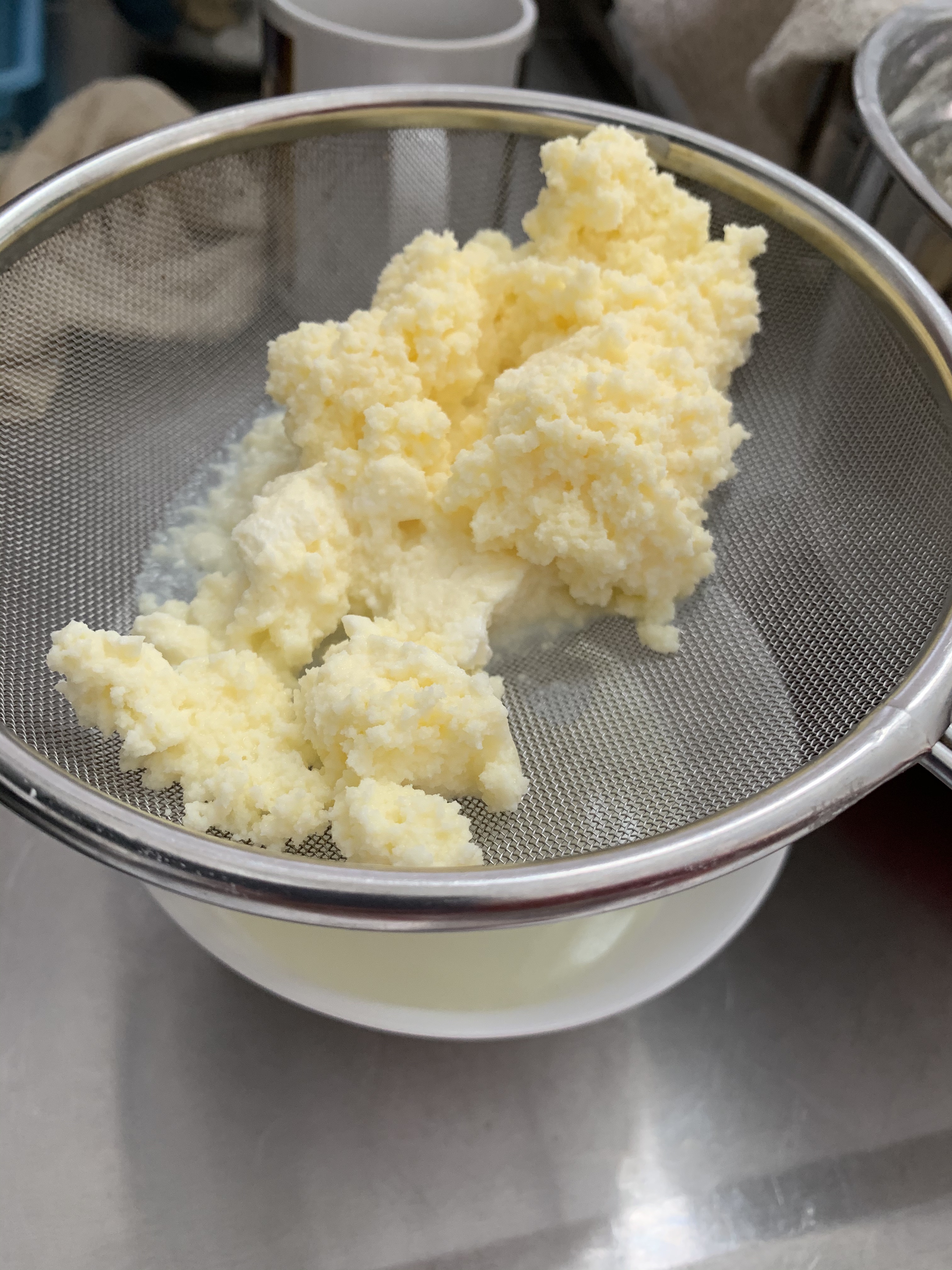 淡奶油打发及消耗淡奶油—自制黄油的做法 步骤9