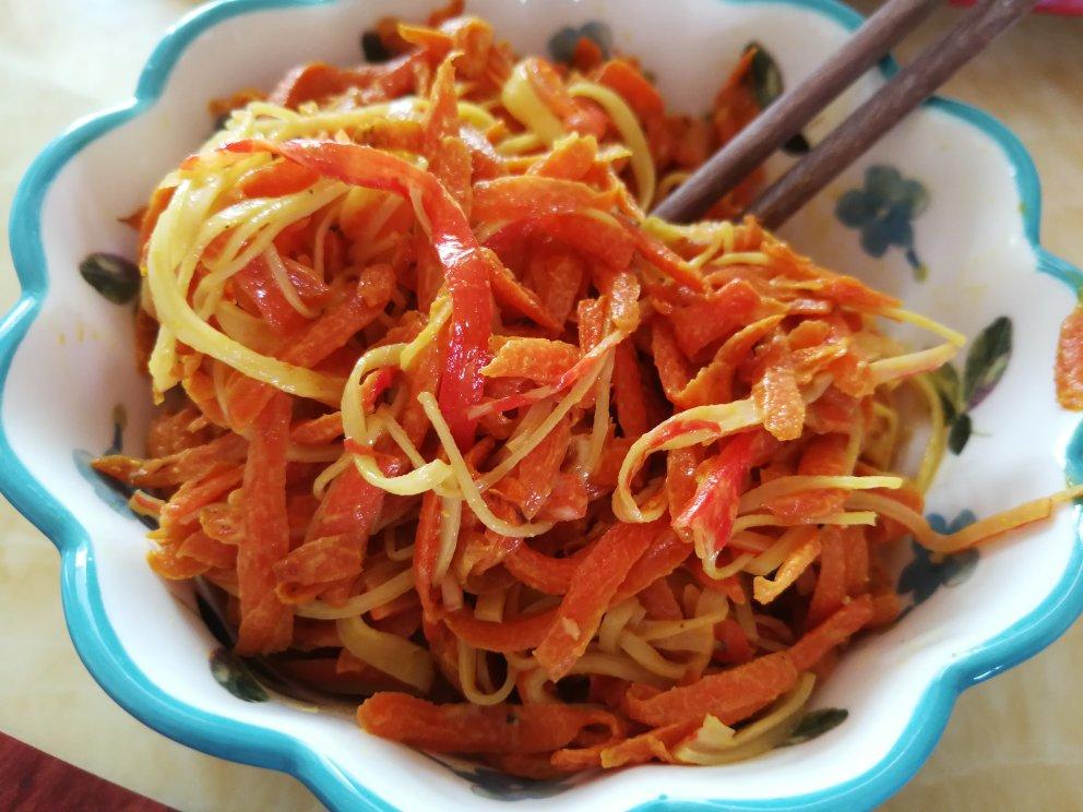 胡萝卜蟹柳丝温沙拉【健康小食】
