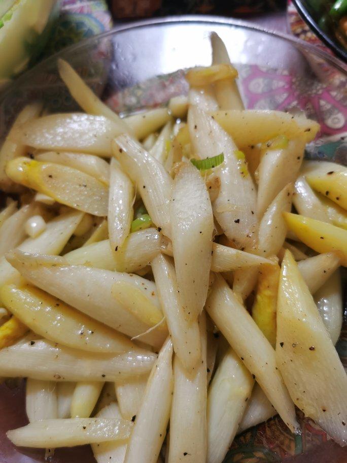 树懒树懒做的清炒白芦笋