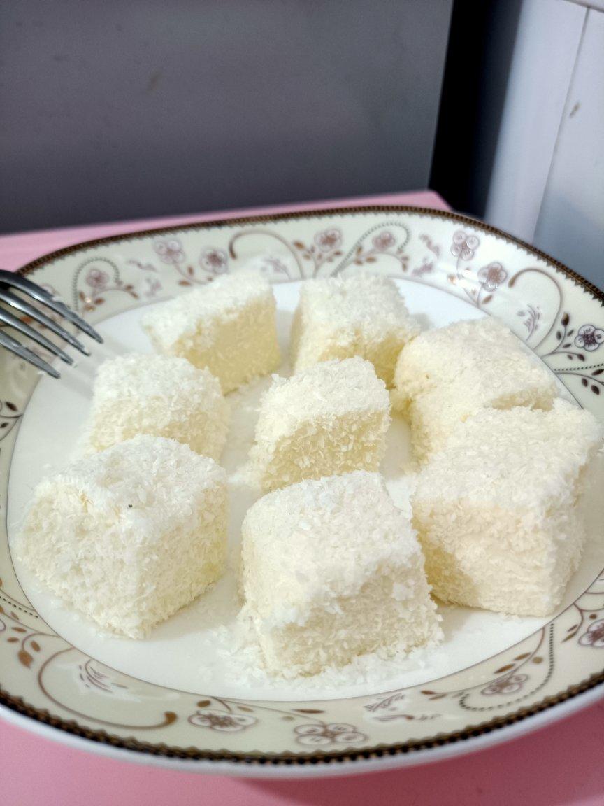 芒果爱烘培做的椰奶冻糕~牛奶小方