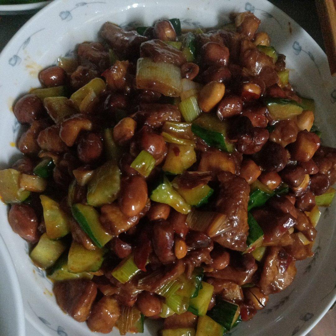 宫保鸡丁还是宫爆鸡丁