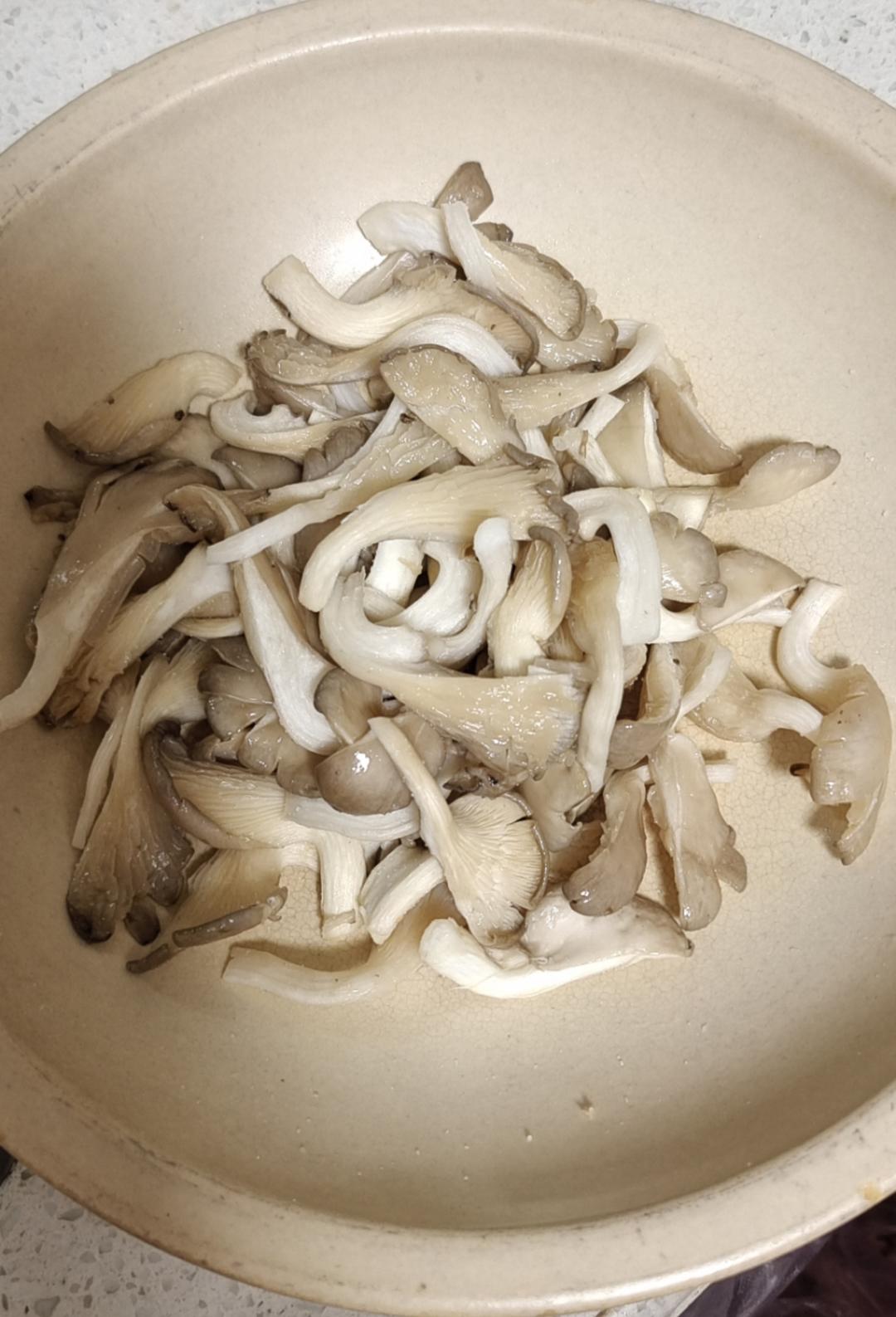 干炸蘑菇的做法，大人小孩都喜欢