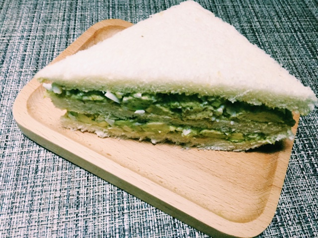 牛油果鸡蛋三明治