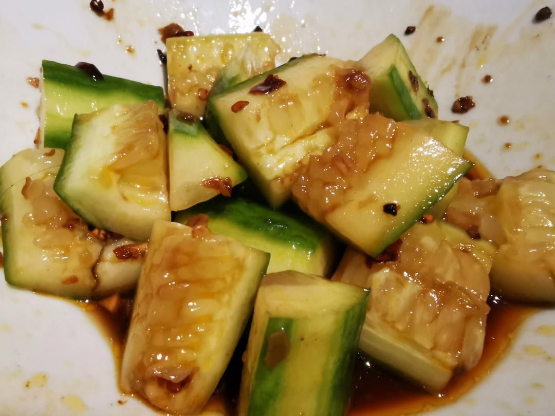 超级好吃的凉拌拍黄瓜