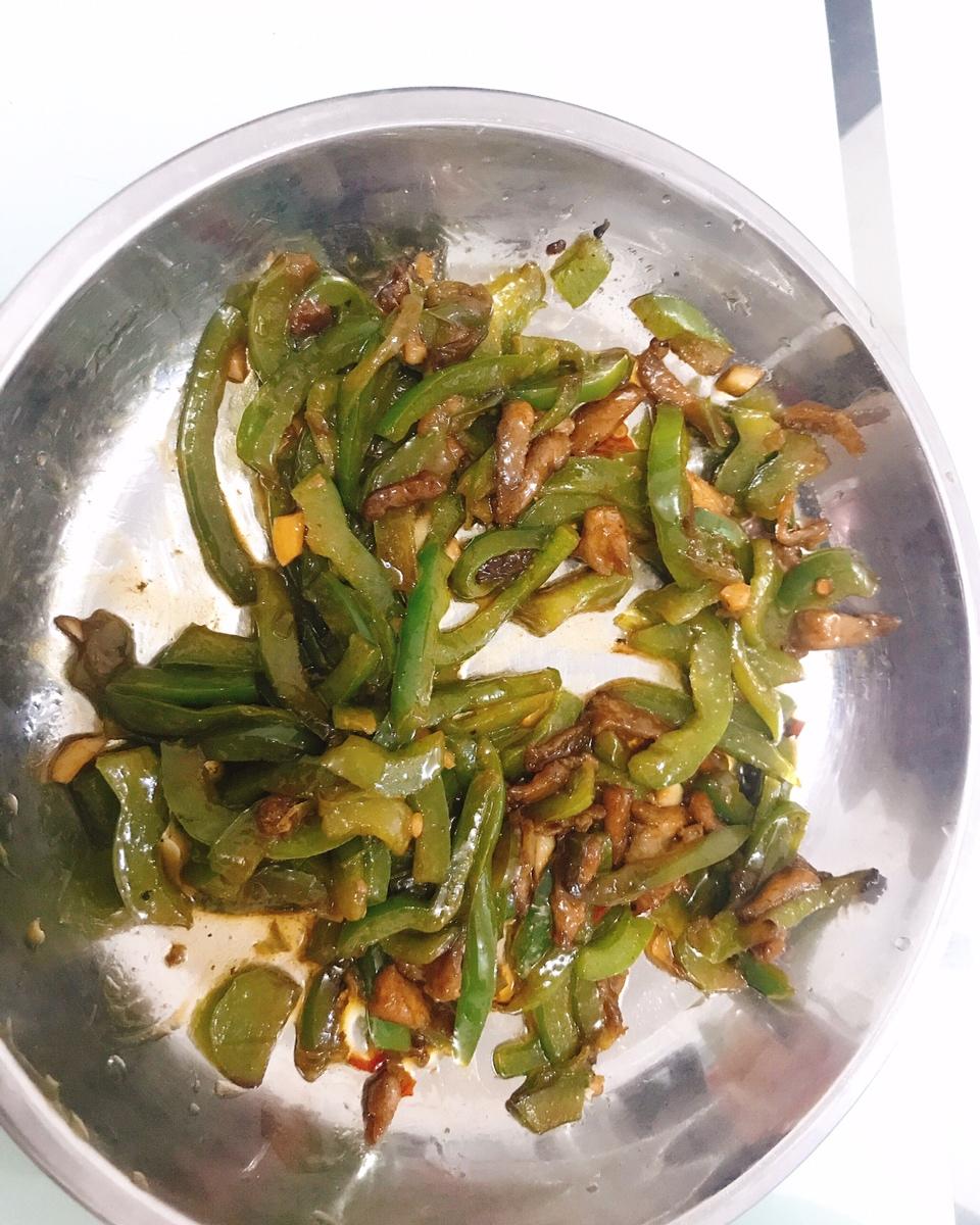 超下饭的青椒胡萝丝炒肉