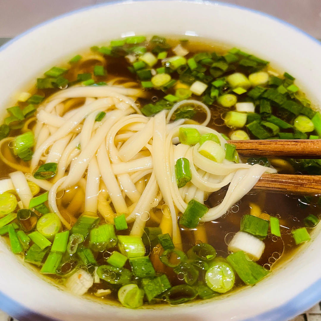 早餐来一碗清汤面，色香味俱全！