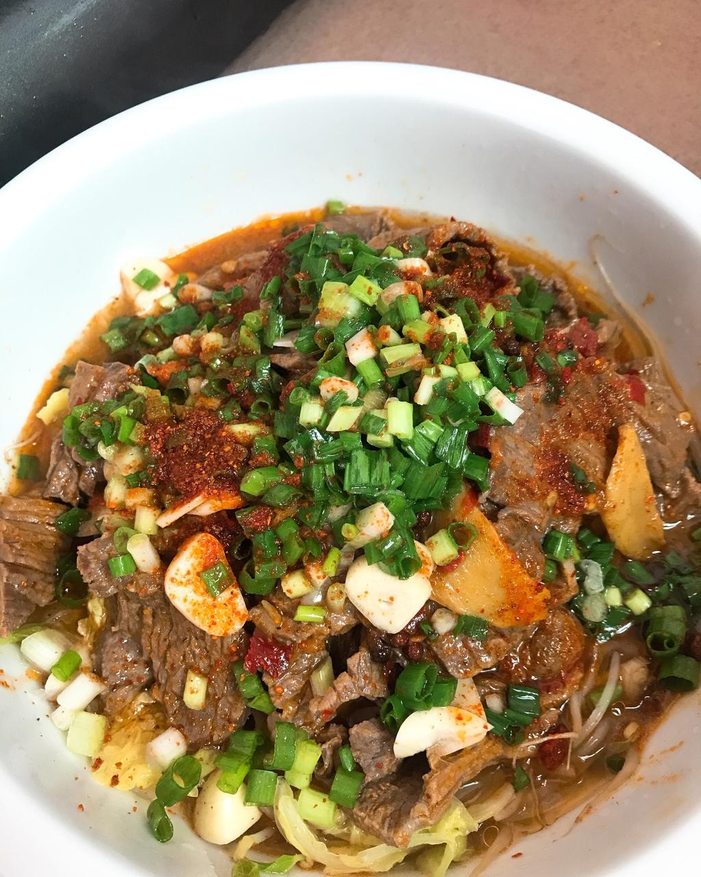 水煮牛肉：《中餐厅》张亮拿手菜（视频菜谱）