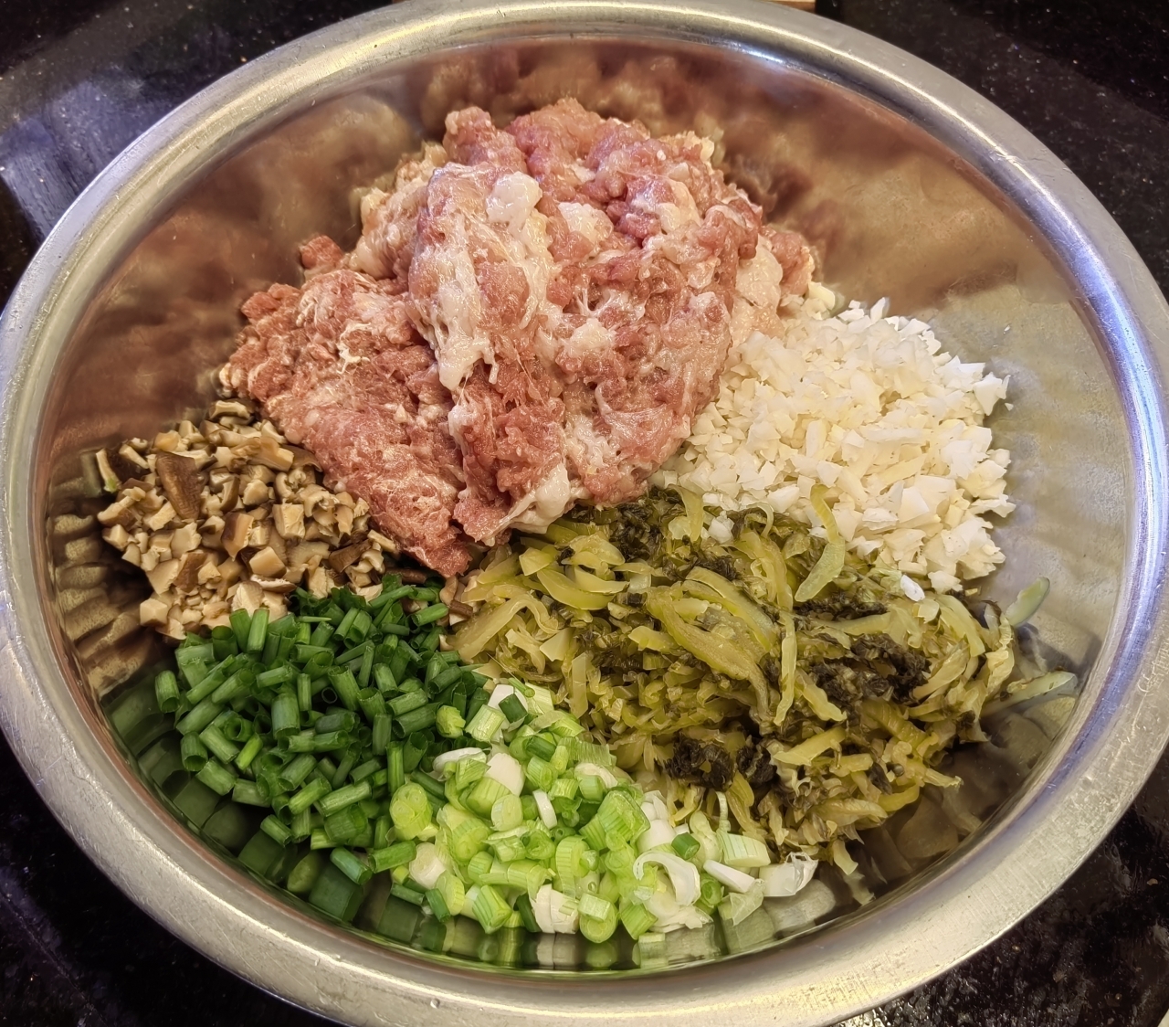 酸菜猪肉饺子的做法