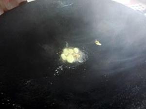 家传鱼汤的做法 步骤2