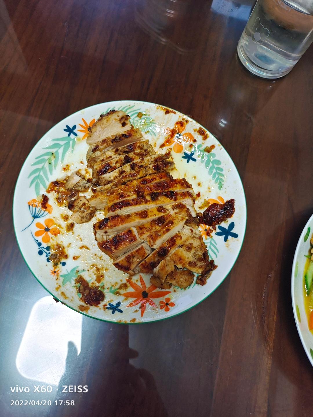 酷炫屌炸天好吃的煎鸡胸肉（香蒜蜂蜜煎鸡胸肉）