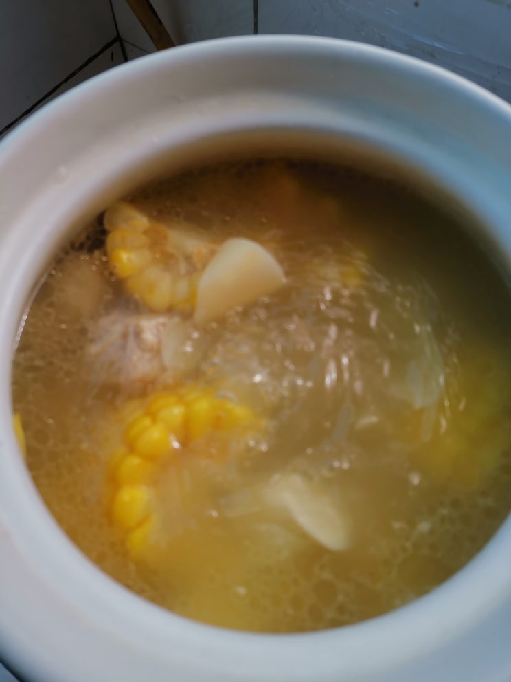 排骨玉米鲜笋汤的做法 步骤5