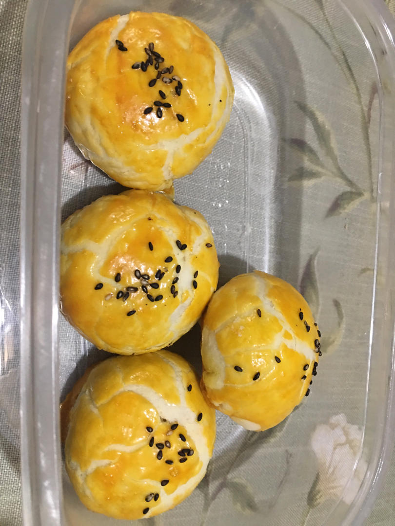 酥到掉渣的美味蛋黄酥