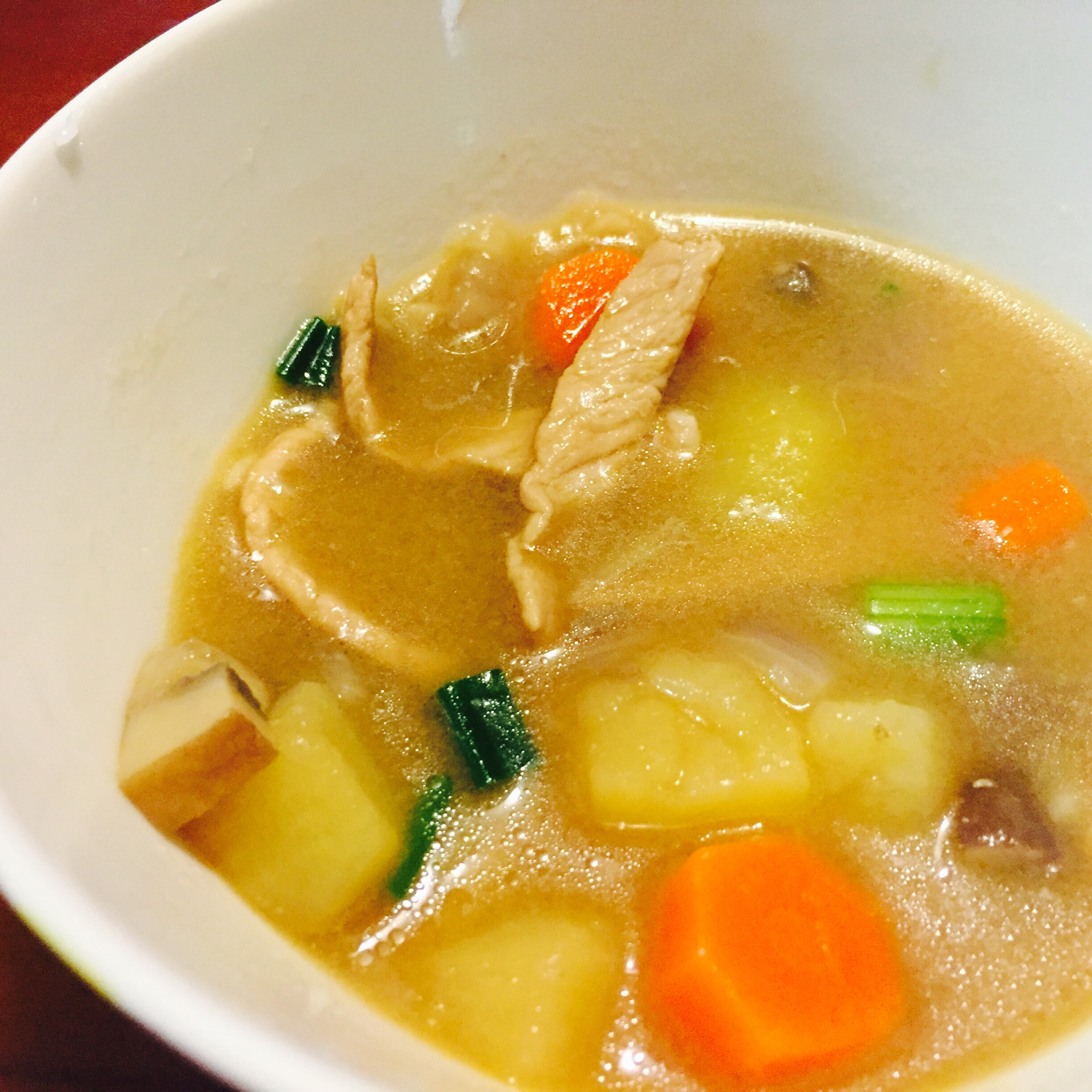 豚汁(猪肉味噌汤)