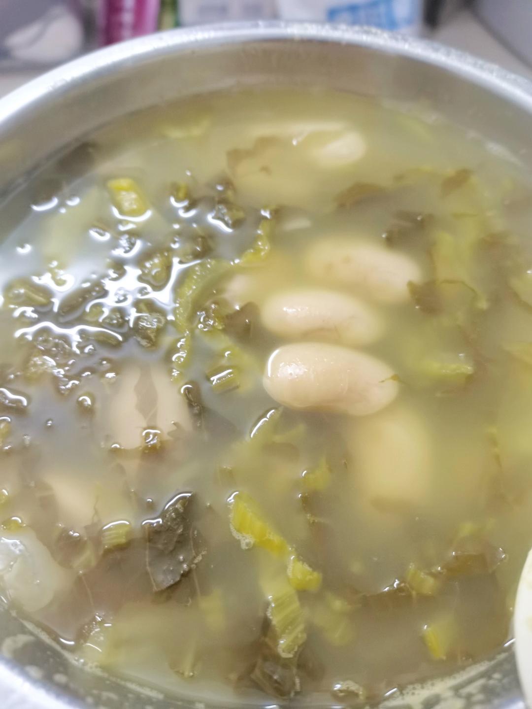 蚕豆酸菜汤