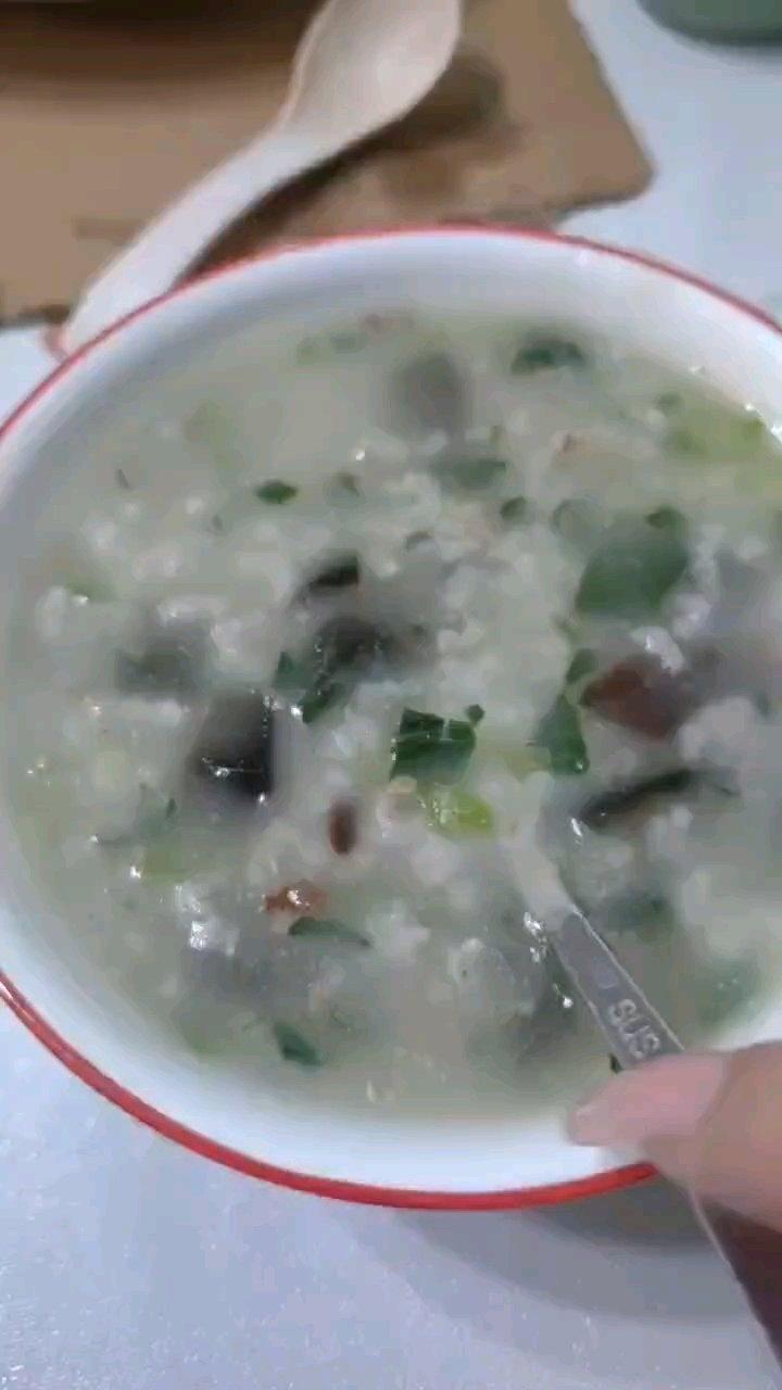 妈妈👩教我做的皮蛋瘦肉粥🥣简单快捷美味😋