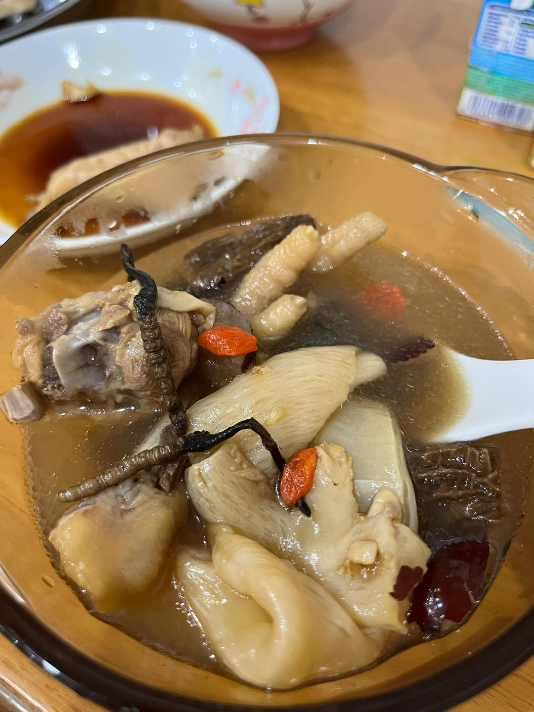 （增强免疫力）羊肚菌石斛麦冬瘦肉汤
