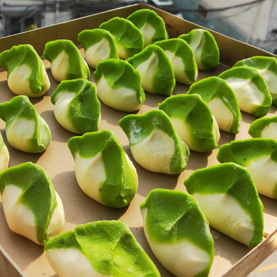 萱萱馨馨妈做的菠菜翡翠大肚饺子