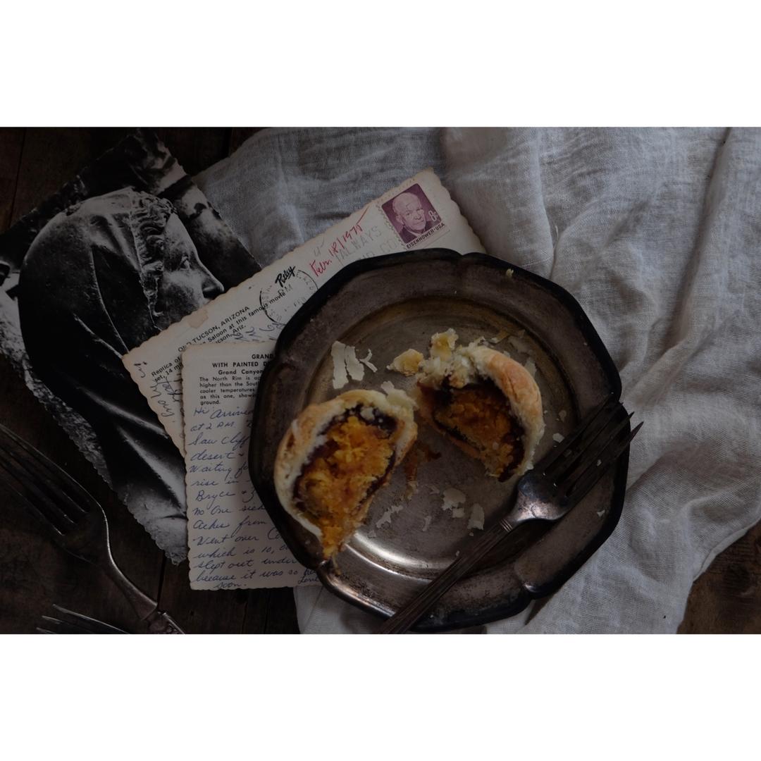 晶沙蛋黄肉松酥