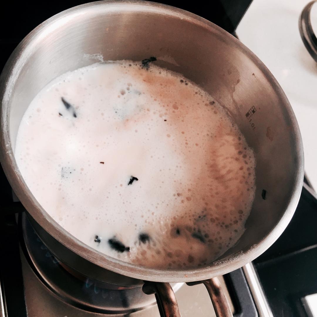 浓浓的锅煮奶茶