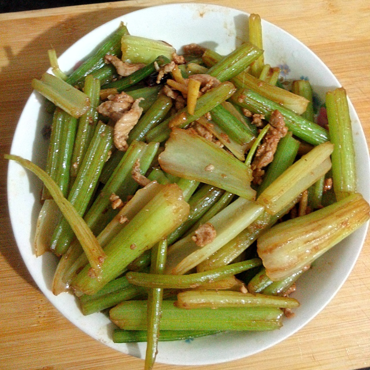 芹菜炒肉