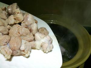 悦妈靓汤之～西洋菜蜜枣猪展肉汤的做法 步骤3