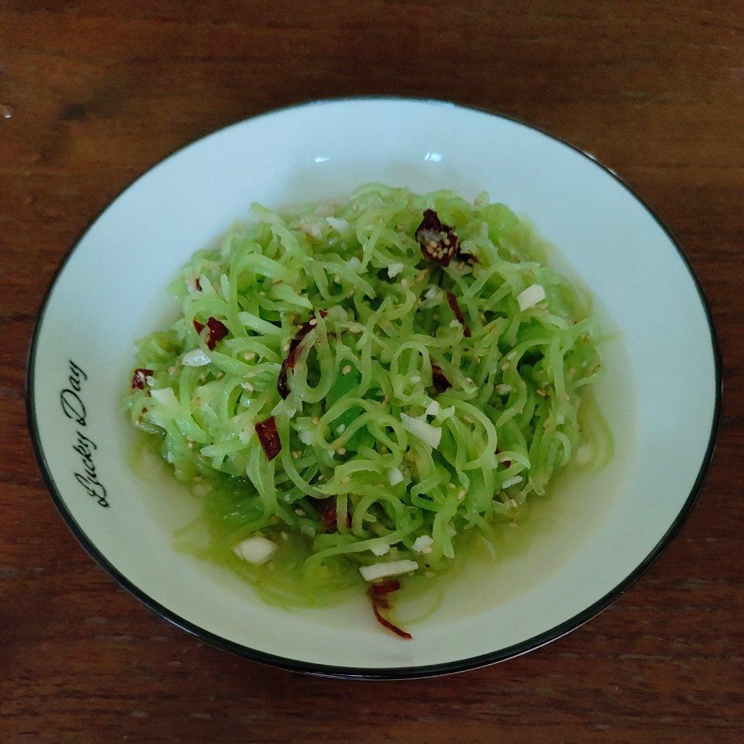 10分钟搞定的快手凉拌菜，清脆爽口的凉拌莴笋丝