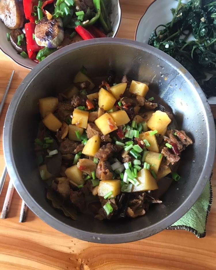 土豆炖牛腩