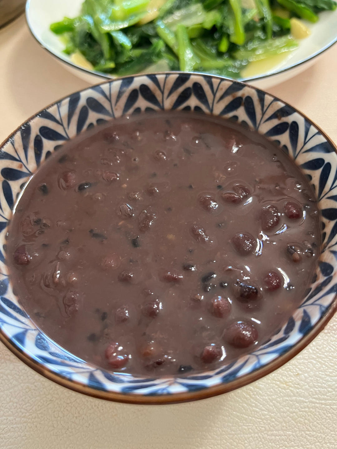 红豆黑米牛奶粥